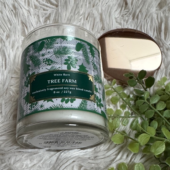 White Barn Tree Farm Candle 💗 Green & White - Picture 6 of 8